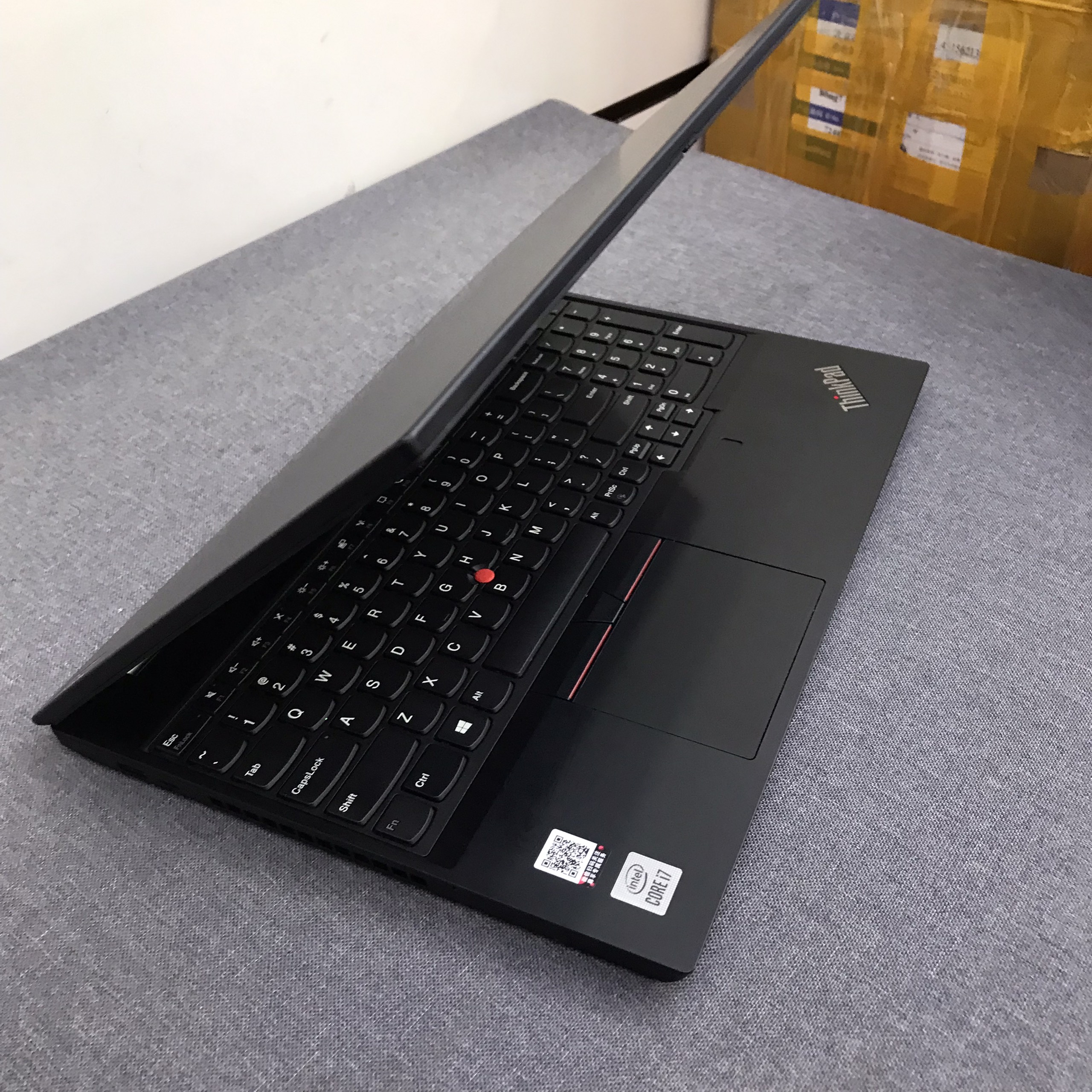 (New outlet) Lenovo ThinkPad P15v Gen 1 Workstation Chuy&ecirc;n Nghiệp