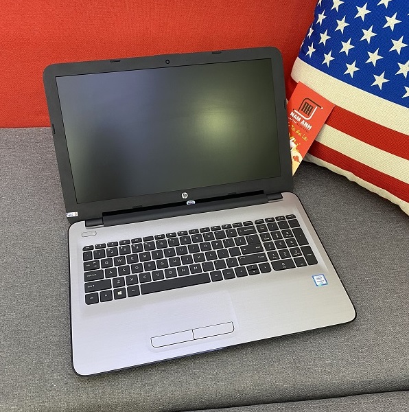HP Notebook 15 có phím số phụ, mỏng nhẹ